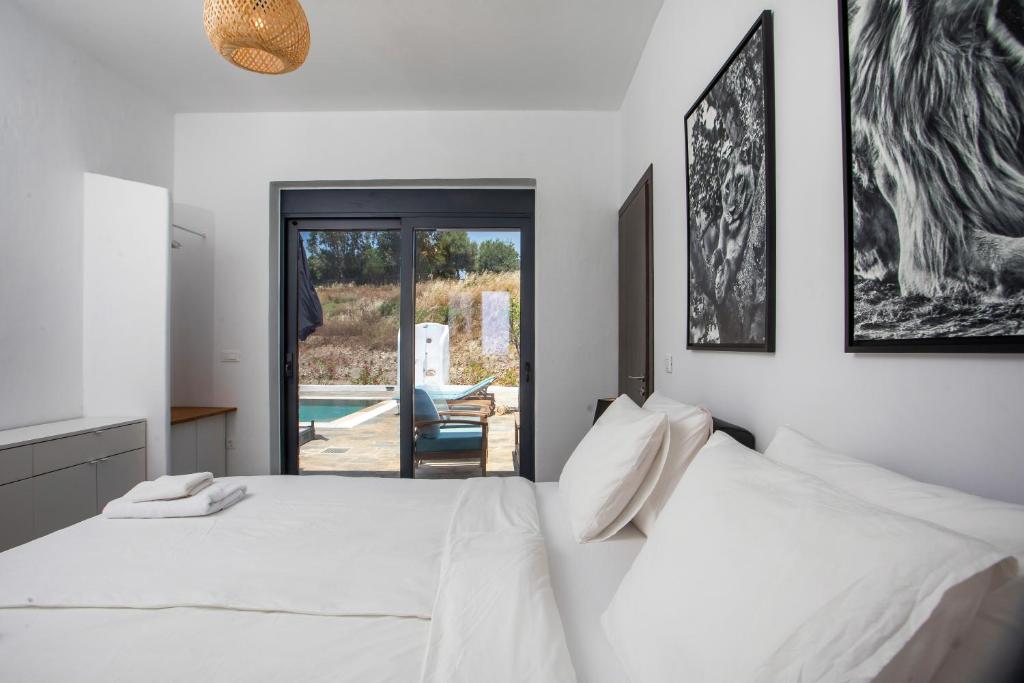 Schlafzimmer mit Poolzugang